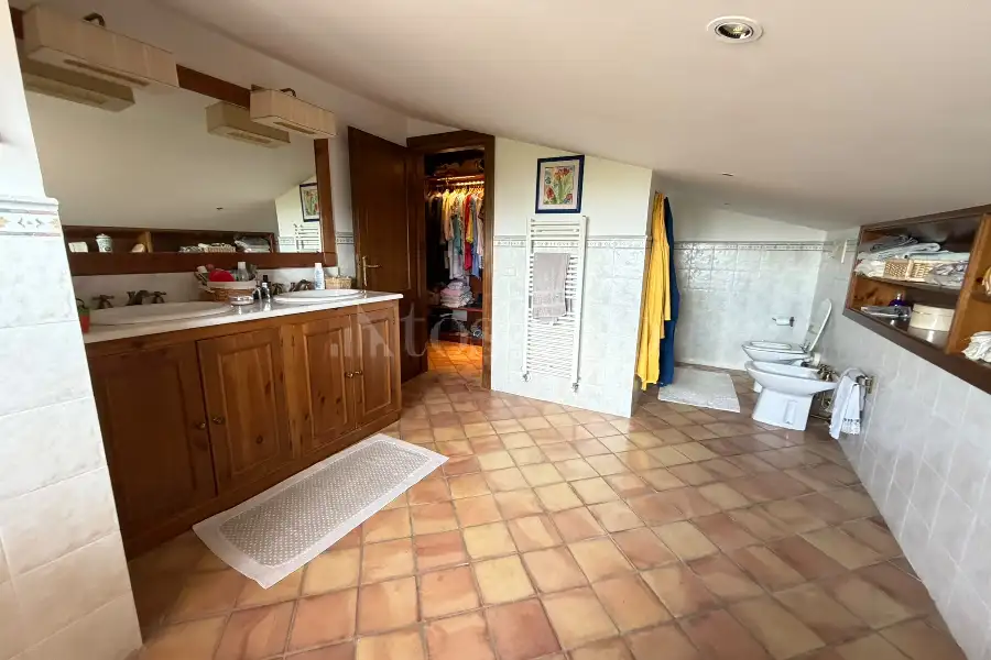 Villa Bifamiliare in vendita di 400 mq a €829.000 (rif. 33/2026)