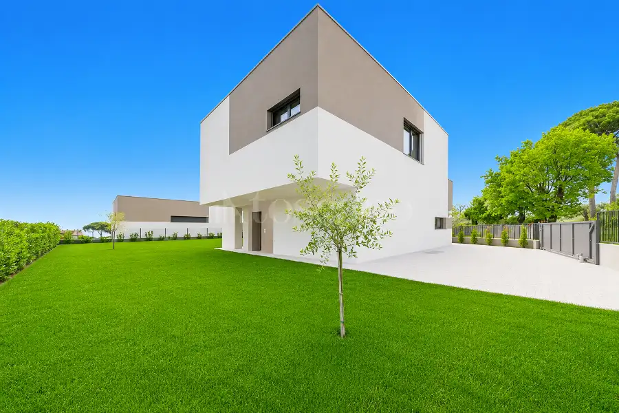 Villa in vendita di 335 mq a €1.740.000 (rif. 11/2025)