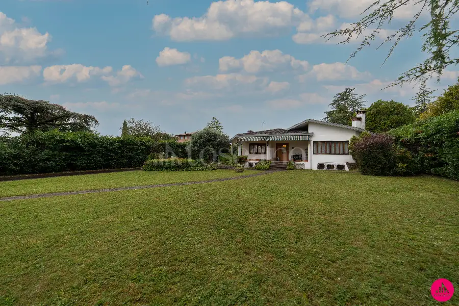 Villa in vendita di 390 mq a €430.000 (rif. 171/2025)