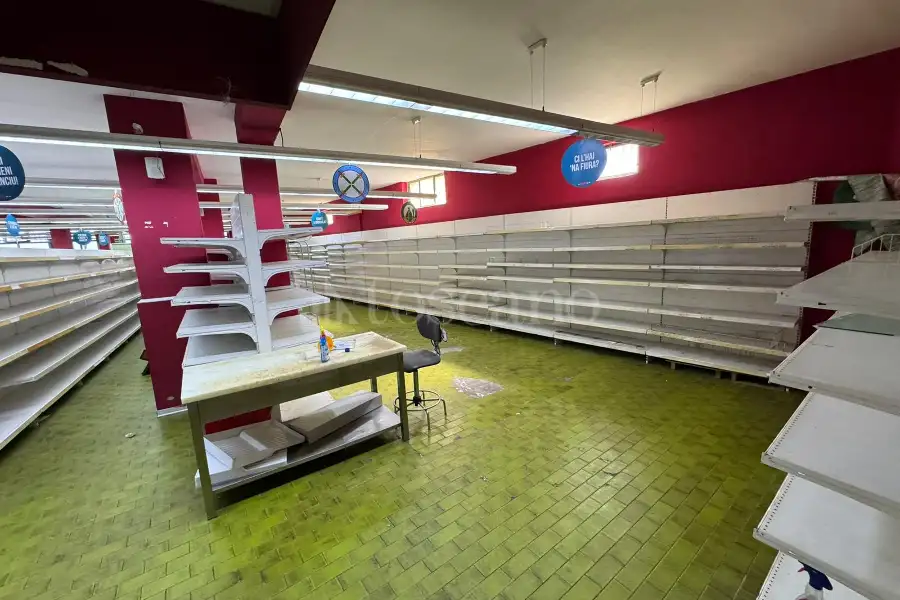 Negozio in vendita di 390 mq a €198.000 (rif. 28/2026)