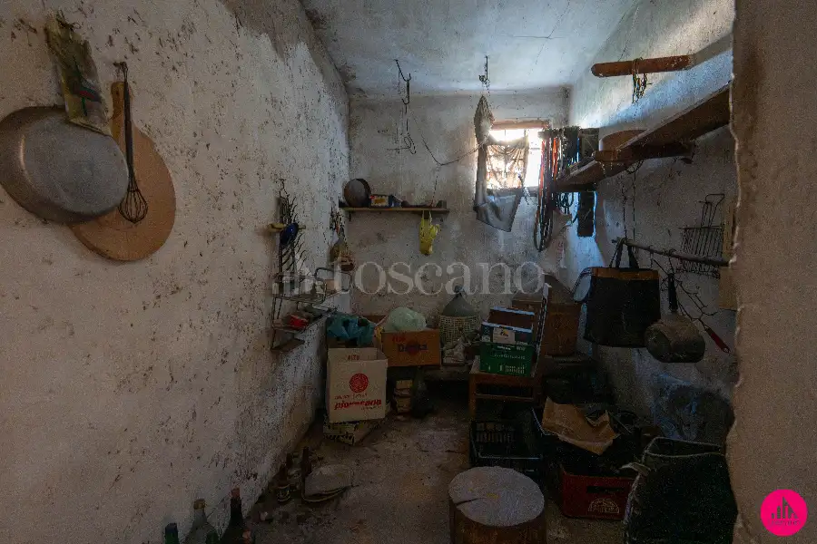 Rustico in vendita di 265 mq a €80.000 (rif. 160/2026)
