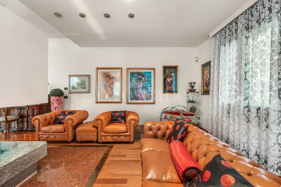 Villa in vendita di 420 mq a €2.700.000 (rif. 31/2025)