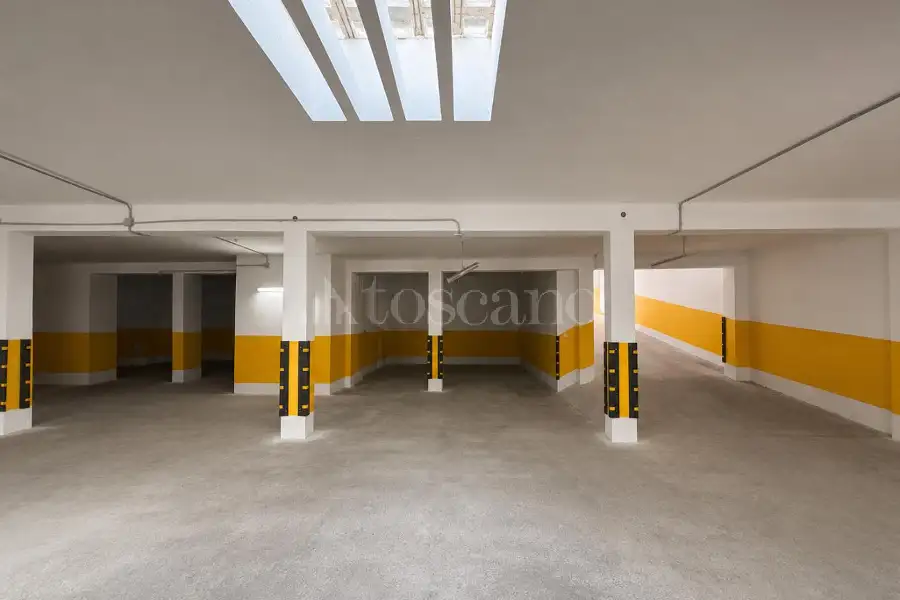 Box in vendita di 550 mq a €300.000 (rif. 16/2026)