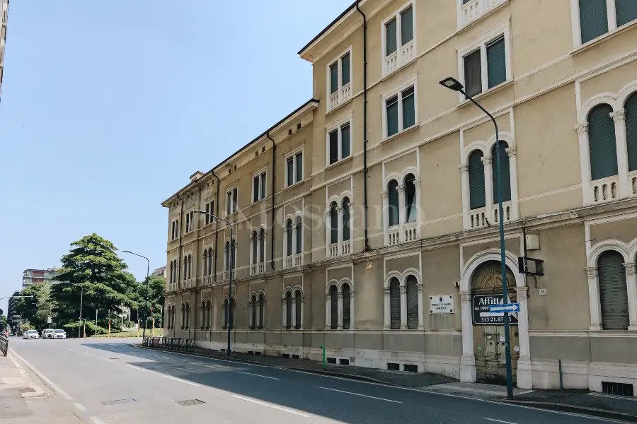 Palazzo in vendita di 7.000 mq trattativa riservata (rif. 21/2025)