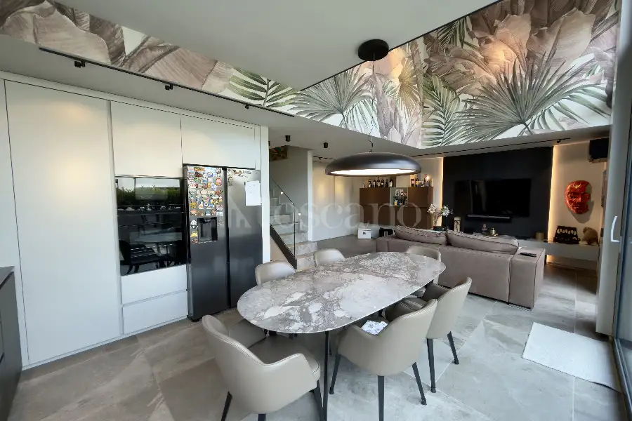 Villa Plurifamiliare in vendita di 120 mq a €760.000 (rif. 33/2026)