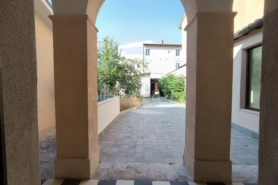Casa Indipendente in vendita di 300 mq a €450.000 (rif. 32/2026)