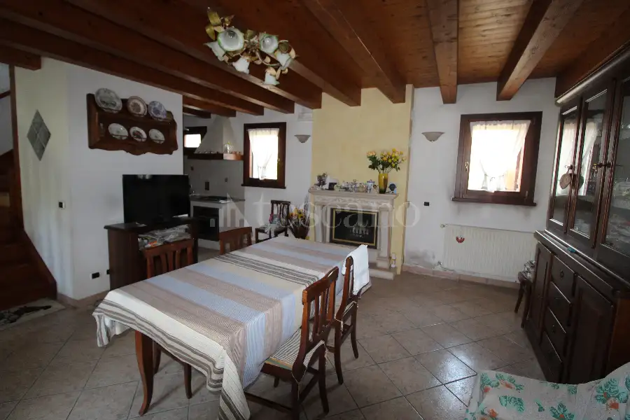 Casa Indipendente in vendita di 236 mq a €250.000 (rif. 121/2026)