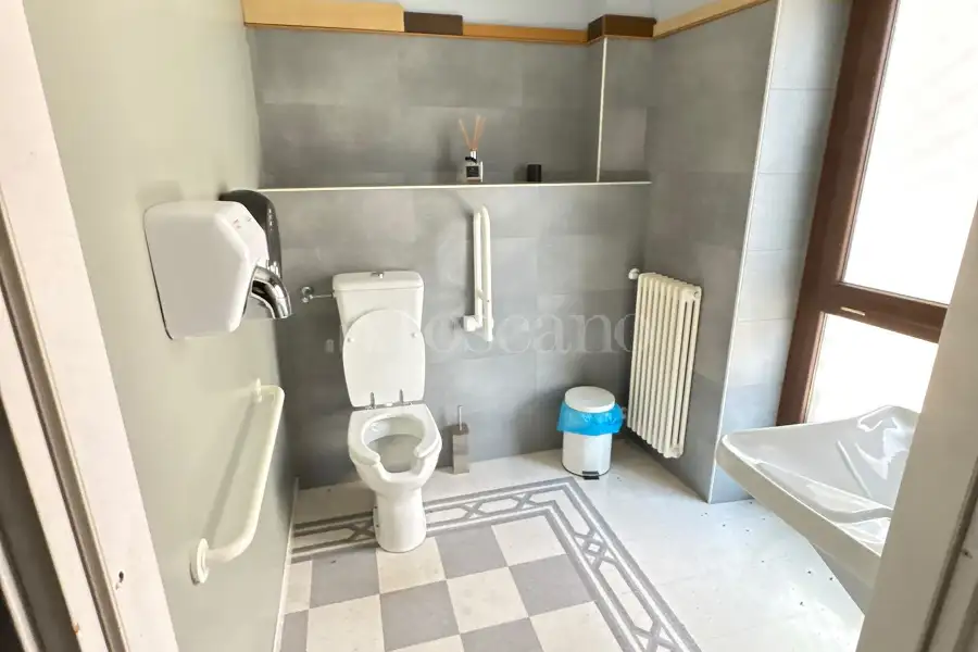 Negozio in affitto di 200 mq a €2.000 (rif. 76/2026)