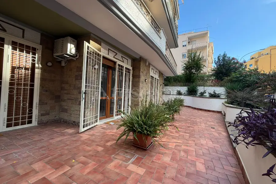 Ufficio in affitto di 90 mq a €1.700 (rif. 63/2026)