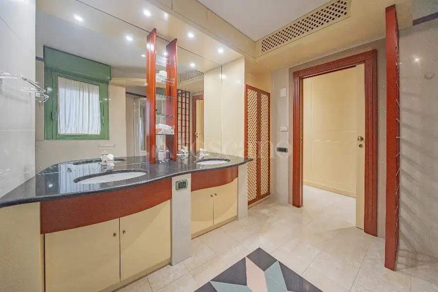 Villa in vendita di 500 mq a €990.000 (rif. 100/2025)