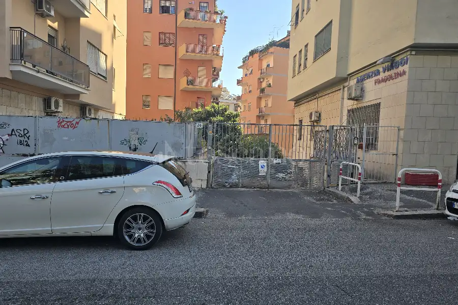 Box in vendita di 22 mq a €70.000 (rif. 14/2026)