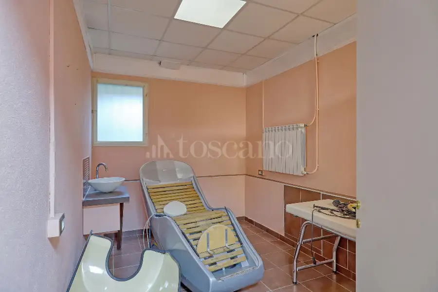 Negozio in vendita di 140 mq a €160.000 (rif. 100/2026)