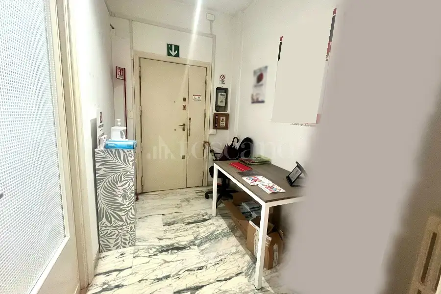 Ufficio in affitto di 90 mq a €1.700 (rif. 11/2026)