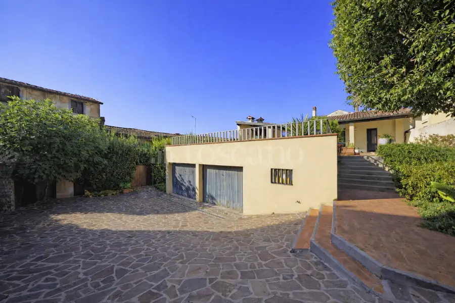 Palazzo in vendita di 400 mq a €425.000 (rif. 6/2026)