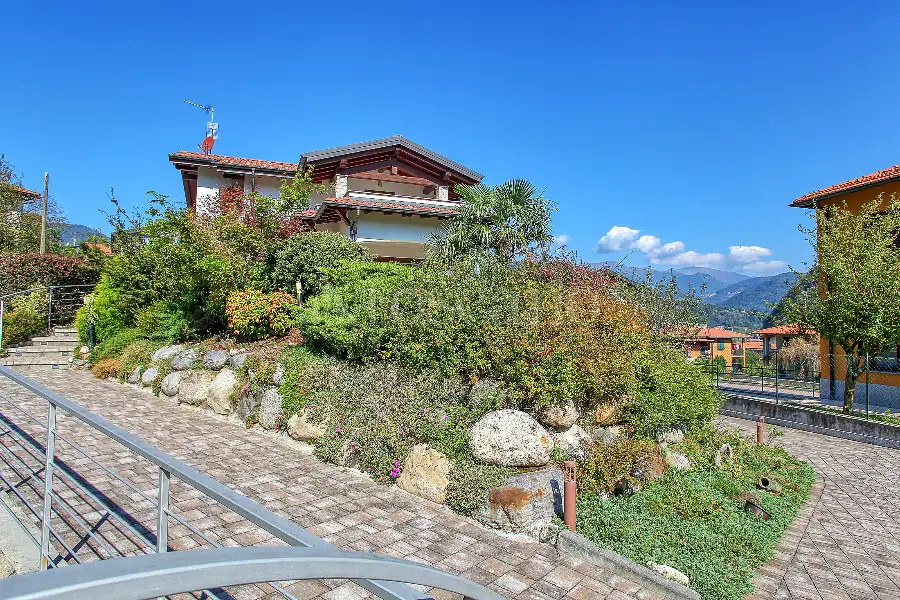 Villa in vendita di 275 mq a €820.000 (rif. 48/2026)