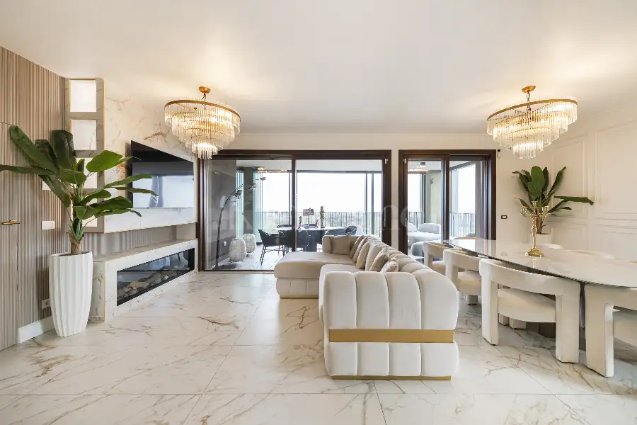 Attico in vendita di 200 mq a €2.100.000 (rif. 32/2026)