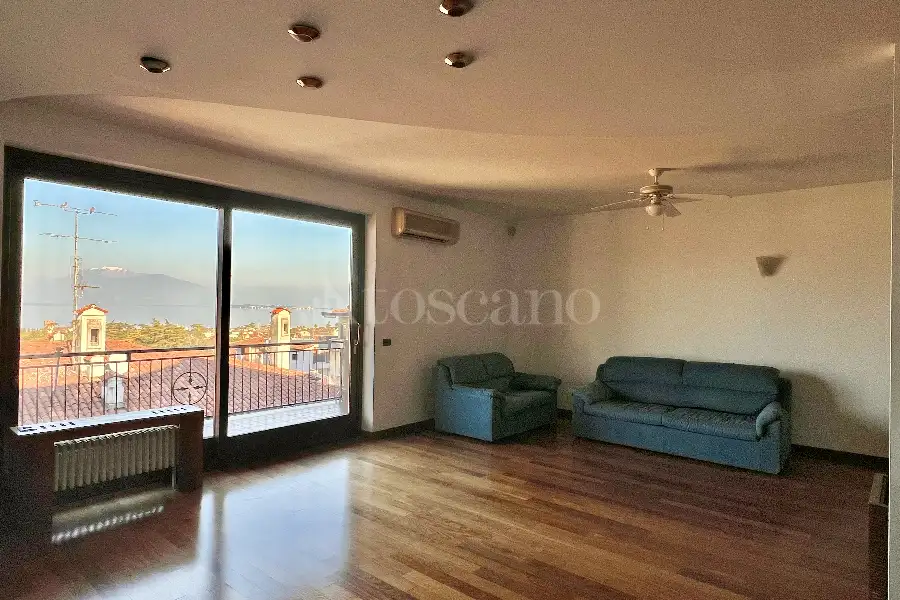 Villa Bifamiliare in vendita di 315 mq a €1.200.000 (rif. 7/2026)