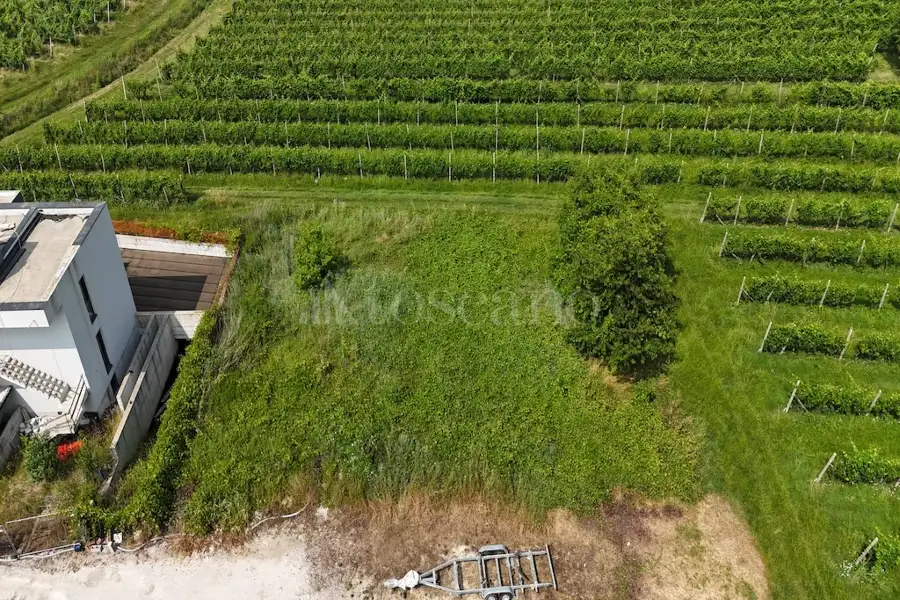 Edificabile Residenziali in vendita di 1.000 mq a €190.000 (rif. 11/2025)