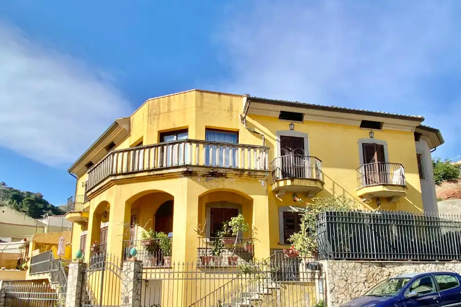 Villa in vendita di 431 mq a €545.000 (rif. 8/2026)