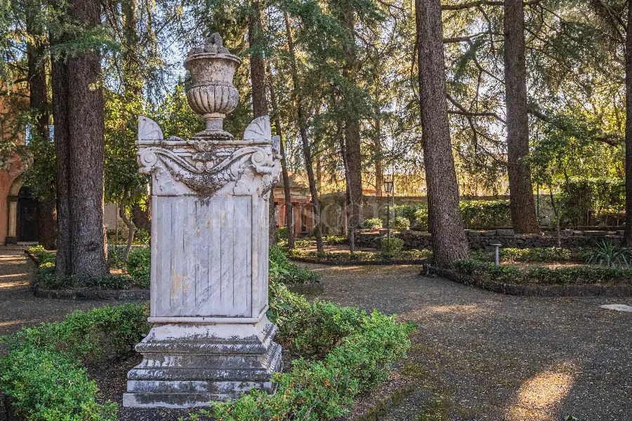 Villa in vendita di 1.200 mq a €4.250.000 (rif. 61/2026)