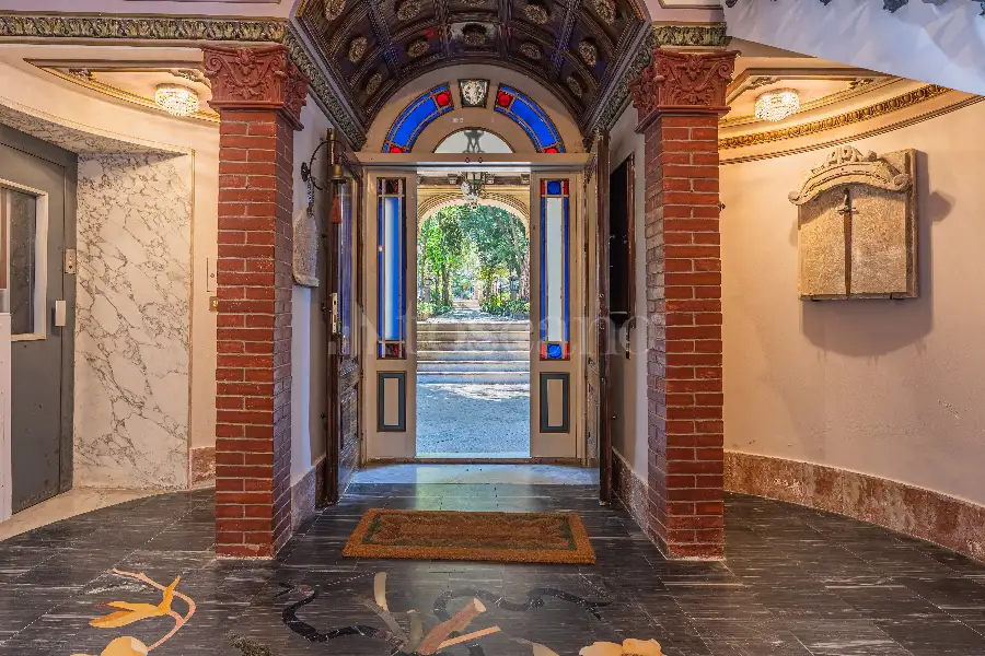 Villa in vendita di 1.200 mq a €4.250.000 (rif. 61/2026)