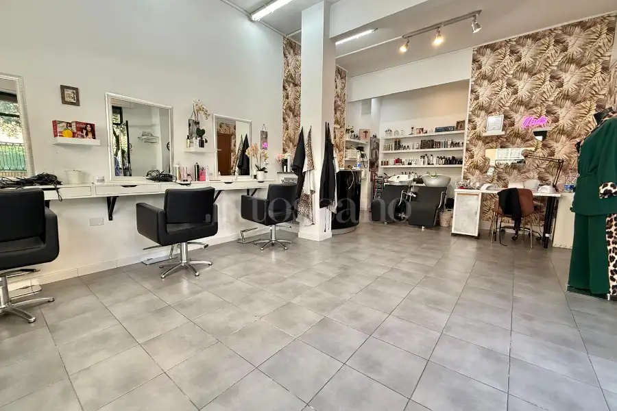 Negozio in vendita di 68 mq a €145.000 (rif. 12/2025)