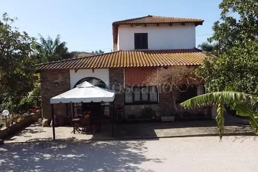 Villa in vendita di 300 mq a €290.000 (rif. 50/2025)