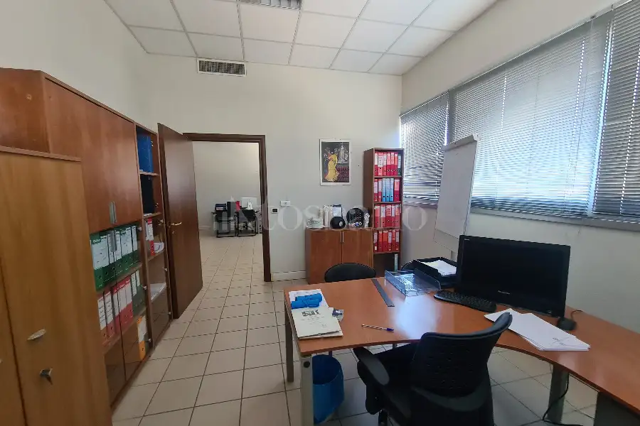 Ufficio in affitto di 15 mq a €350 (rif. 60/2026)