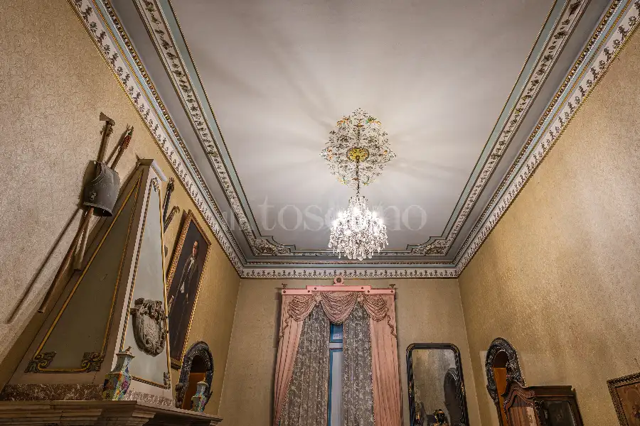 Villa in vendita di 1.200 mq a €4.250.000 (rif. 61/2026)