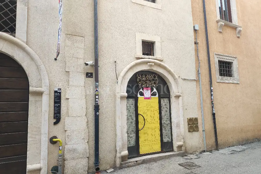 Negozio in affitto di 20 mq a €450 (rif. 15/2026)