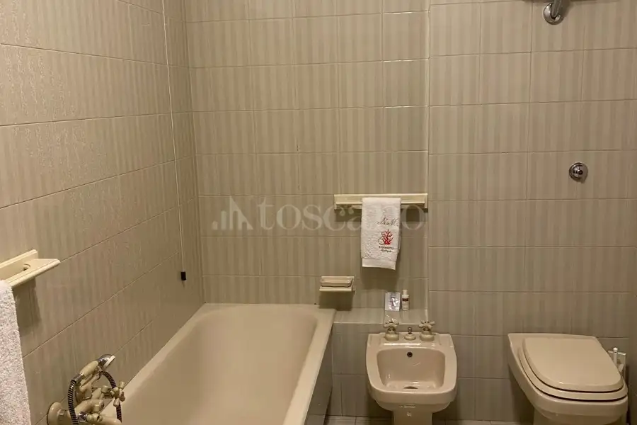 Villa Plurifamiliare in vendita di 850 mq a €899.000 (rif. 5/2026)