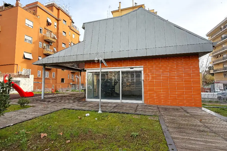 Negozio in vendita di 131 mq a €245.000 (rif. 3/2026)