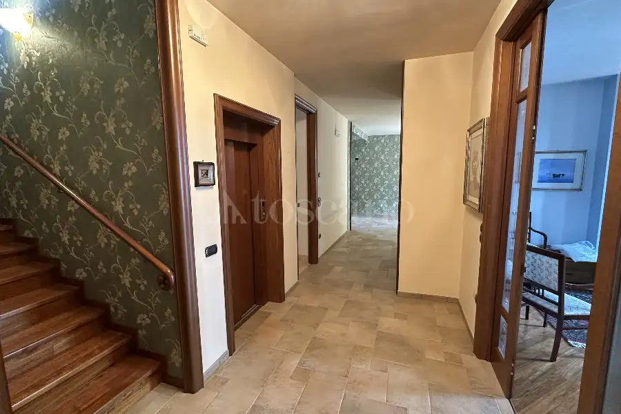 Casale in vendita di 747 mq a €790.000 (rif. 11/2026)
