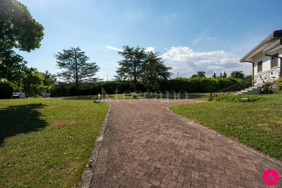 Villa in vendita di 303 mq a €499.000 (rif. 124/2026)