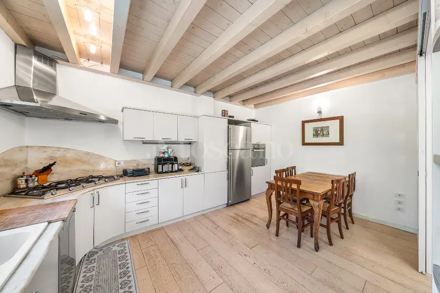 Villa in vendita di 350 mq a €970.000 (rif. 41/2026)