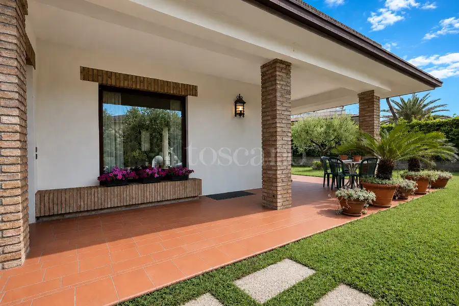 Villa in vendita di 300 mq a €1.600.000 (rif. 12/2026)