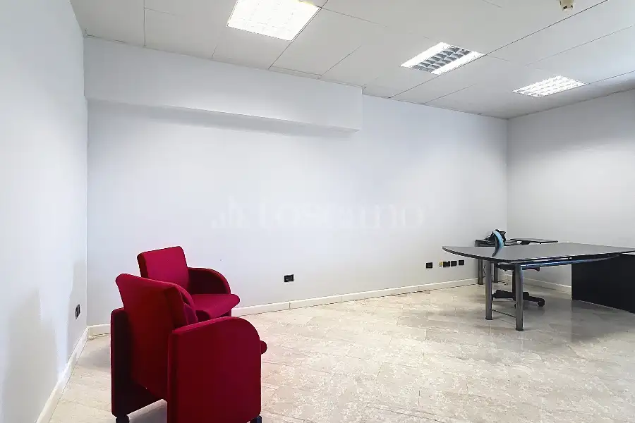 Ufficio in vendita di 1.200 mq a €1.100.000 (rif. 83/2025)