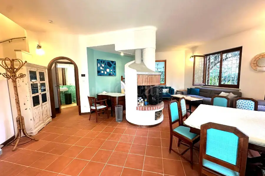Villa Plurifamiliare in vendita di 180 mq a €1.200.000 (rif. 16/2026)