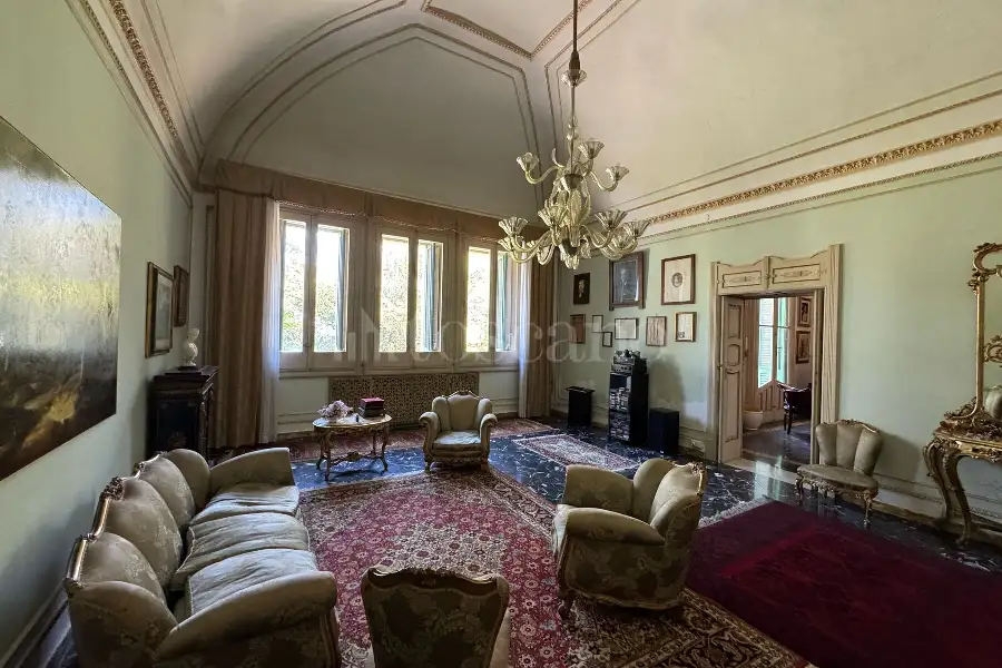 Villa in vendita di 290 mq a €798.000 (rif. 19/2026)