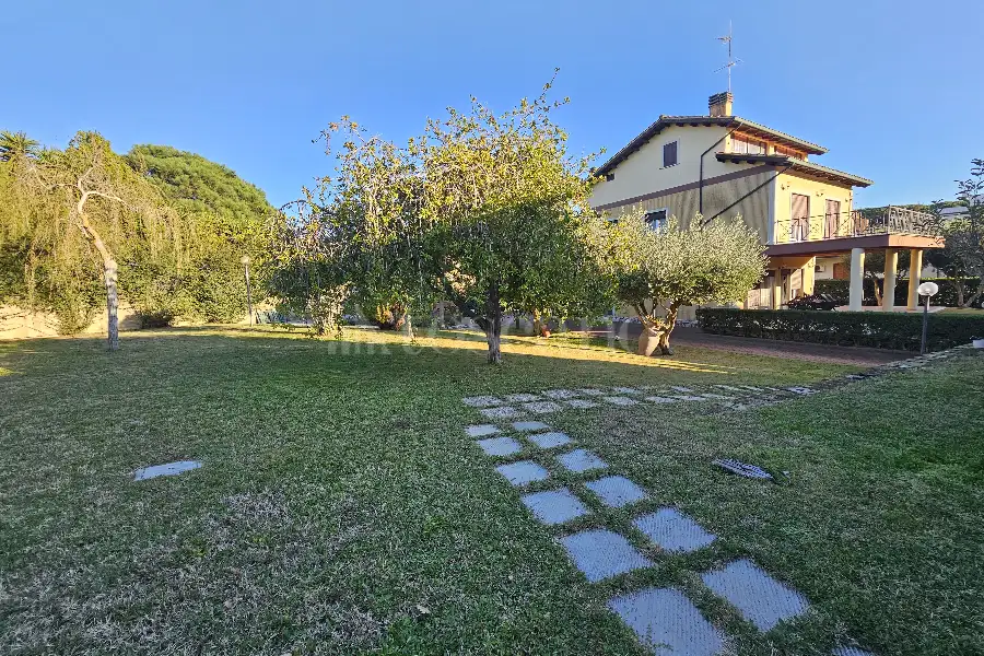 Villa in vendita di 280 mq a €725.000 (rif. 140/2025)