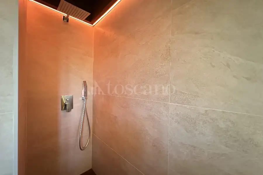 Attico in vendita di 95 mq a €699.500 (rif. 11/2025)