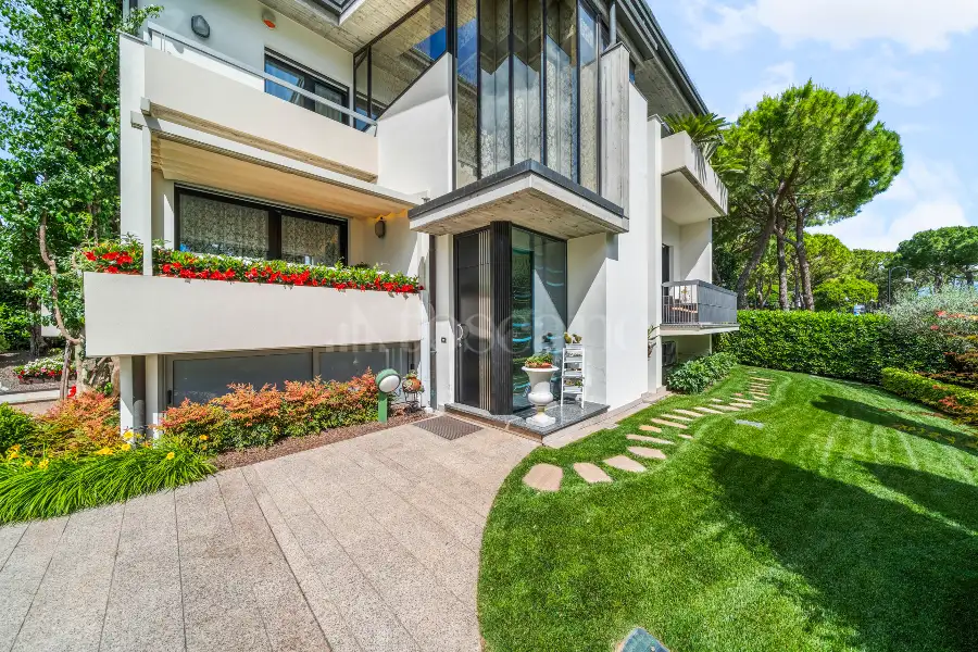 Villa in vendita di 420 mq a €2.700.000 (rif. 31/2025)