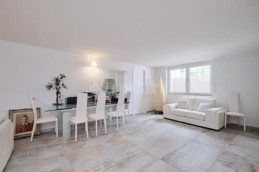 Villa Bifamiliare in vendita di 510 mq a €1.850.000 (rif. 30/2026)