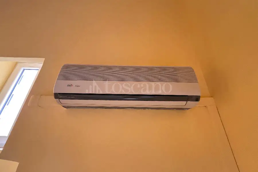 Negozio in affitto di 15 mq a €600 (rif. 23/2026)