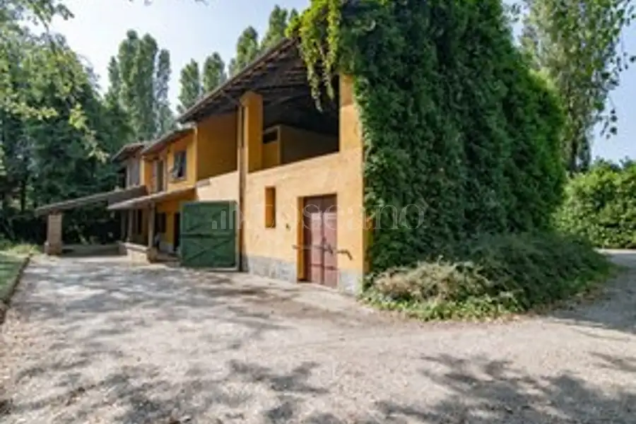 Casale in vendita di 450 mq a €450.000 (rif. 22/2026)