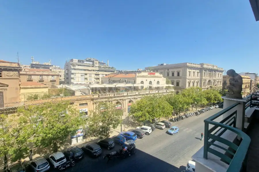 Casa in vendita di 295 mq a €1.350.000 (rif. 105/2026)