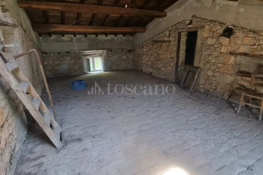 Casale in vendita di 660 mq a €95.000 (rif. 22/2025)