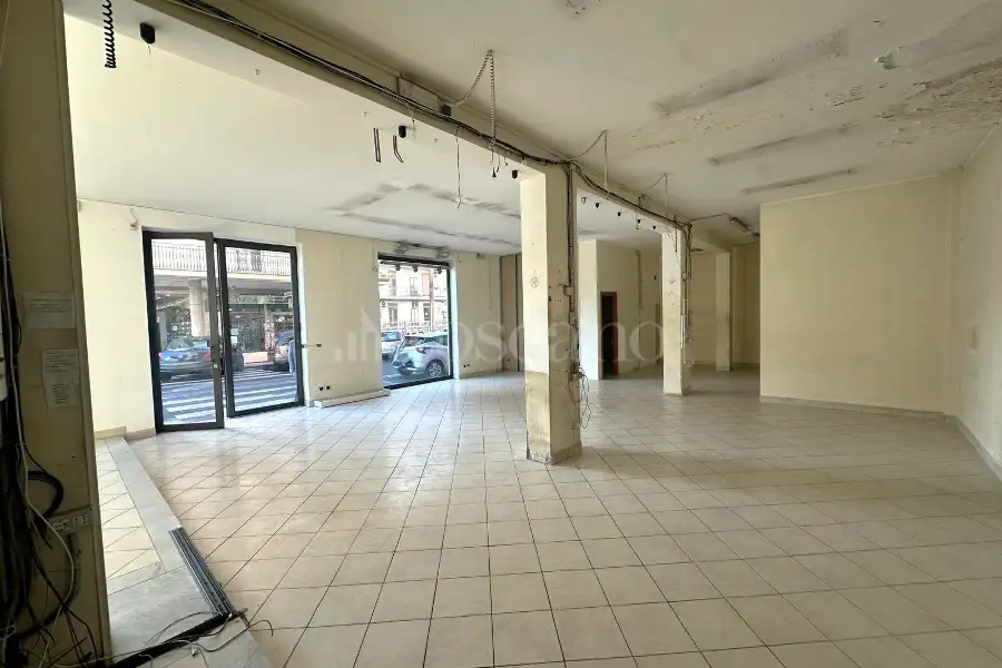 Negozio in affitto di 122 mq a €2.400 (rif. 233/2025)