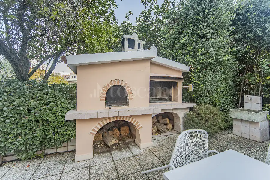 Villa in vendita di 500 mq a €990.000 (rif. 100/2025)