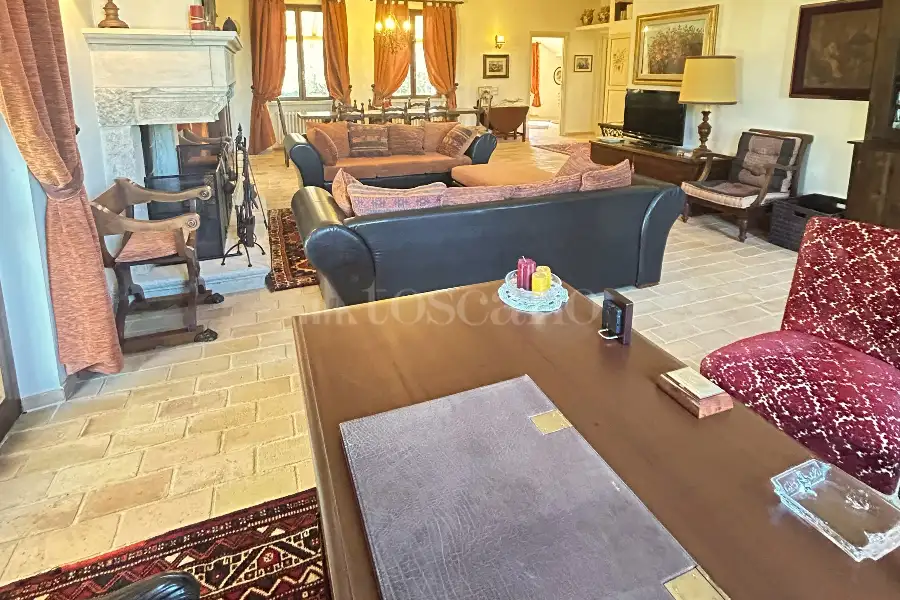 Villa in vendita di 480 mq a €880.000 (rif. 4/2026)